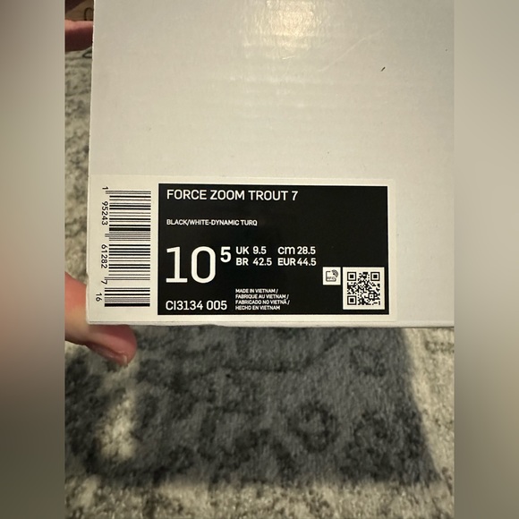 Nike men’s size 10.5 baseball cleats. Nike Force Zoom Trout 7. White & black. - Picture 7 of 7